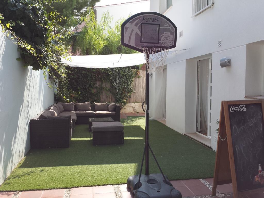 Sitges Beach Hostel Экстерьер фото