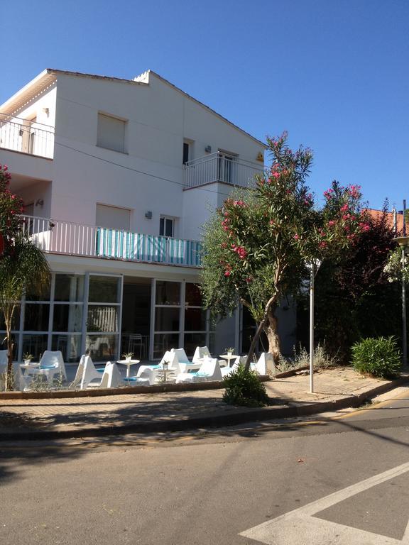 Sitges Beach Hostel Экстерьер фото